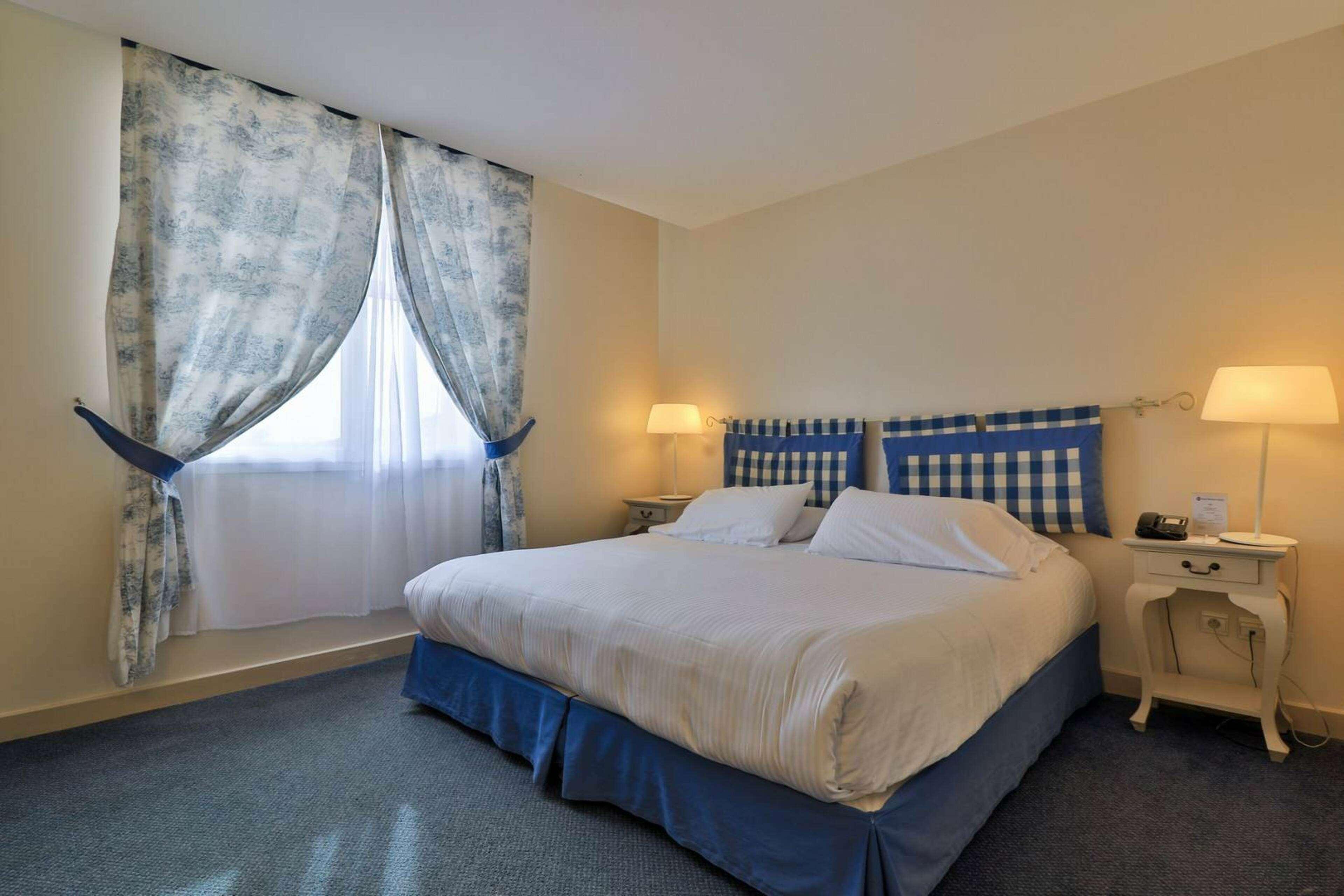 Hotel Sanary, Soleil Et Jardin - Renovation Hiver 2024-25 Екстер'єр фото