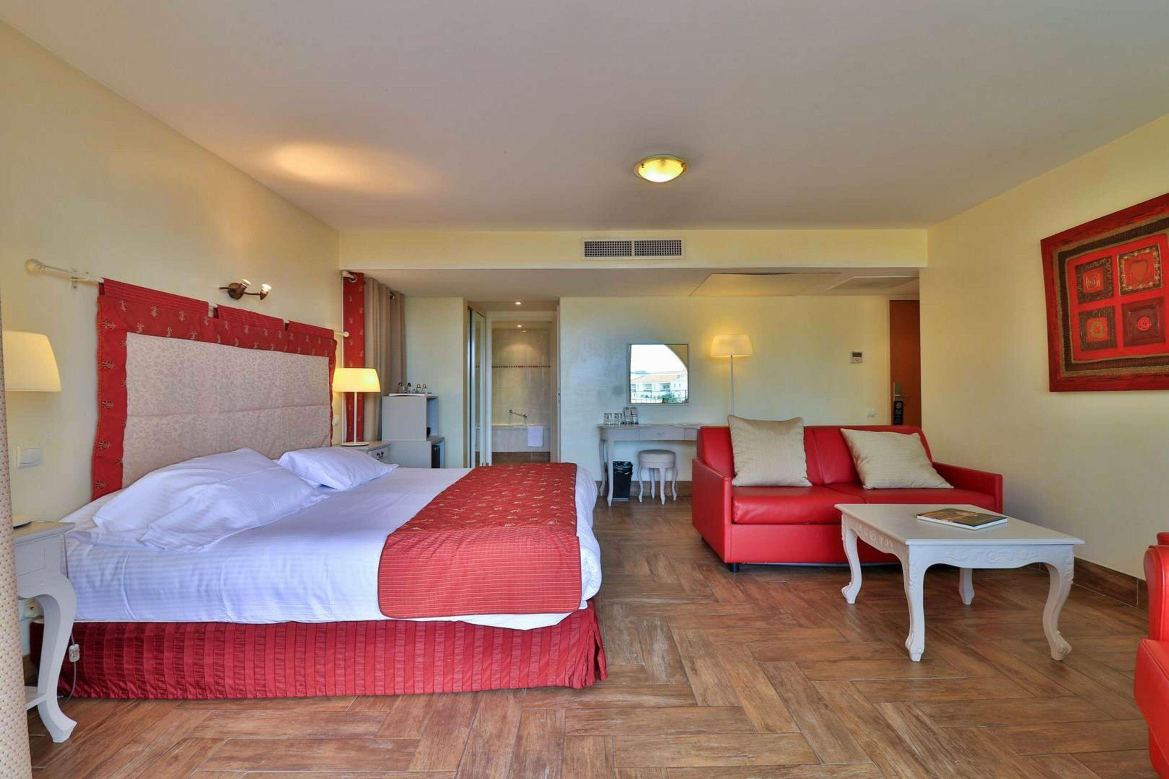 Hotel Sanary, Soleil Et Jardin - Renovation Hiver 2024-25 Екстер'єр фото
