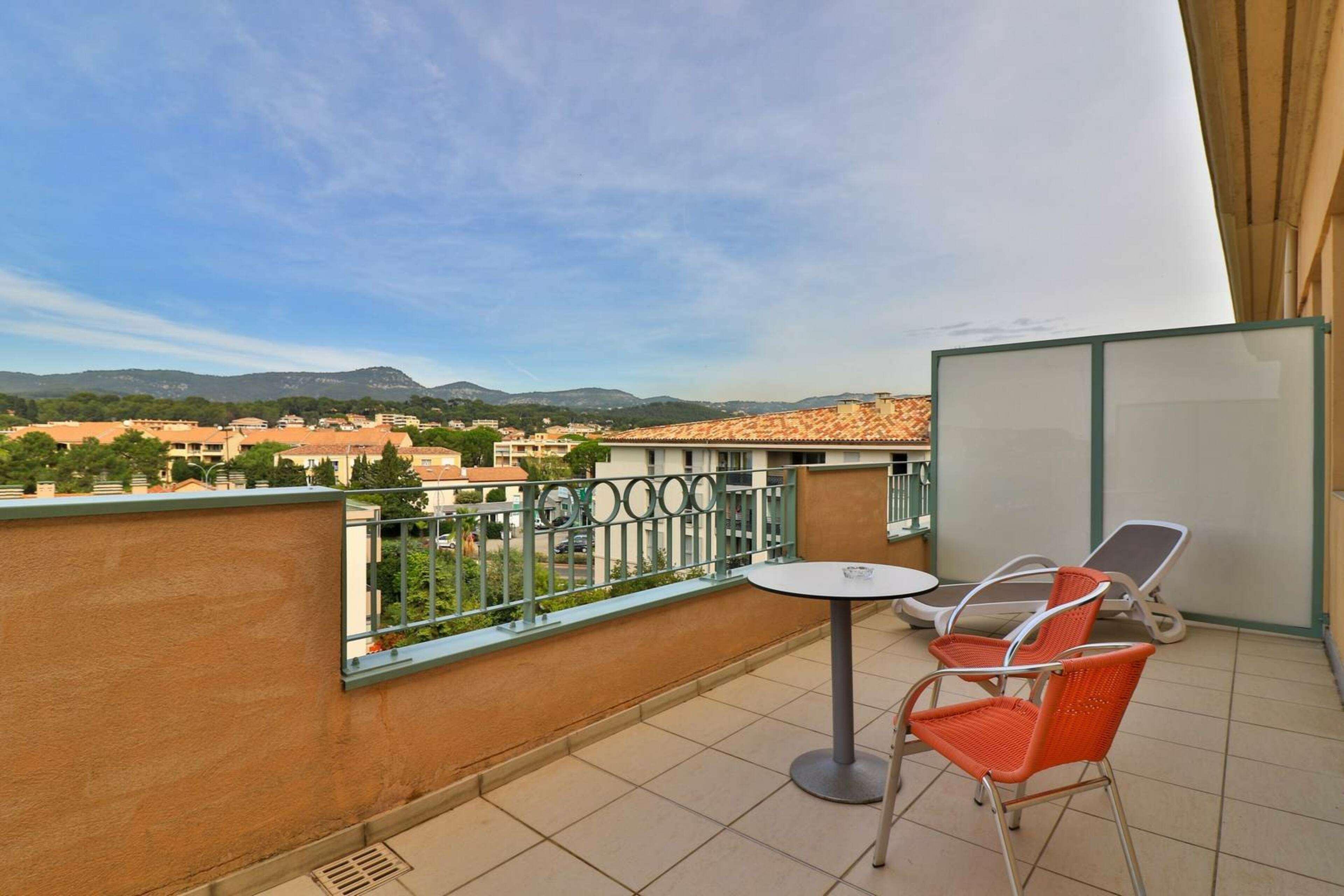 Hotel Sanary, Soleil Et Jardin - Renovation Hiver 2024-25 Екстер'єр фото