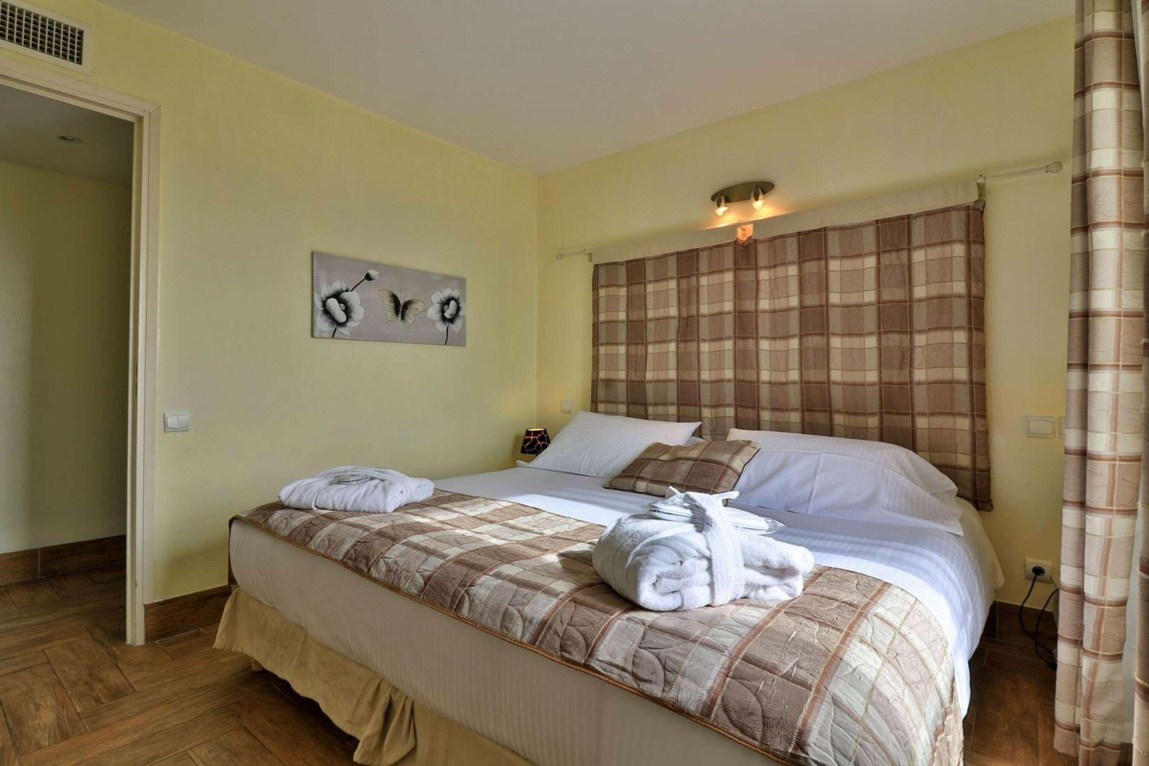 Hotel Sanary, Soleil Et Jardin - Renovation Hiver 2024-25 Екстер'єр фото