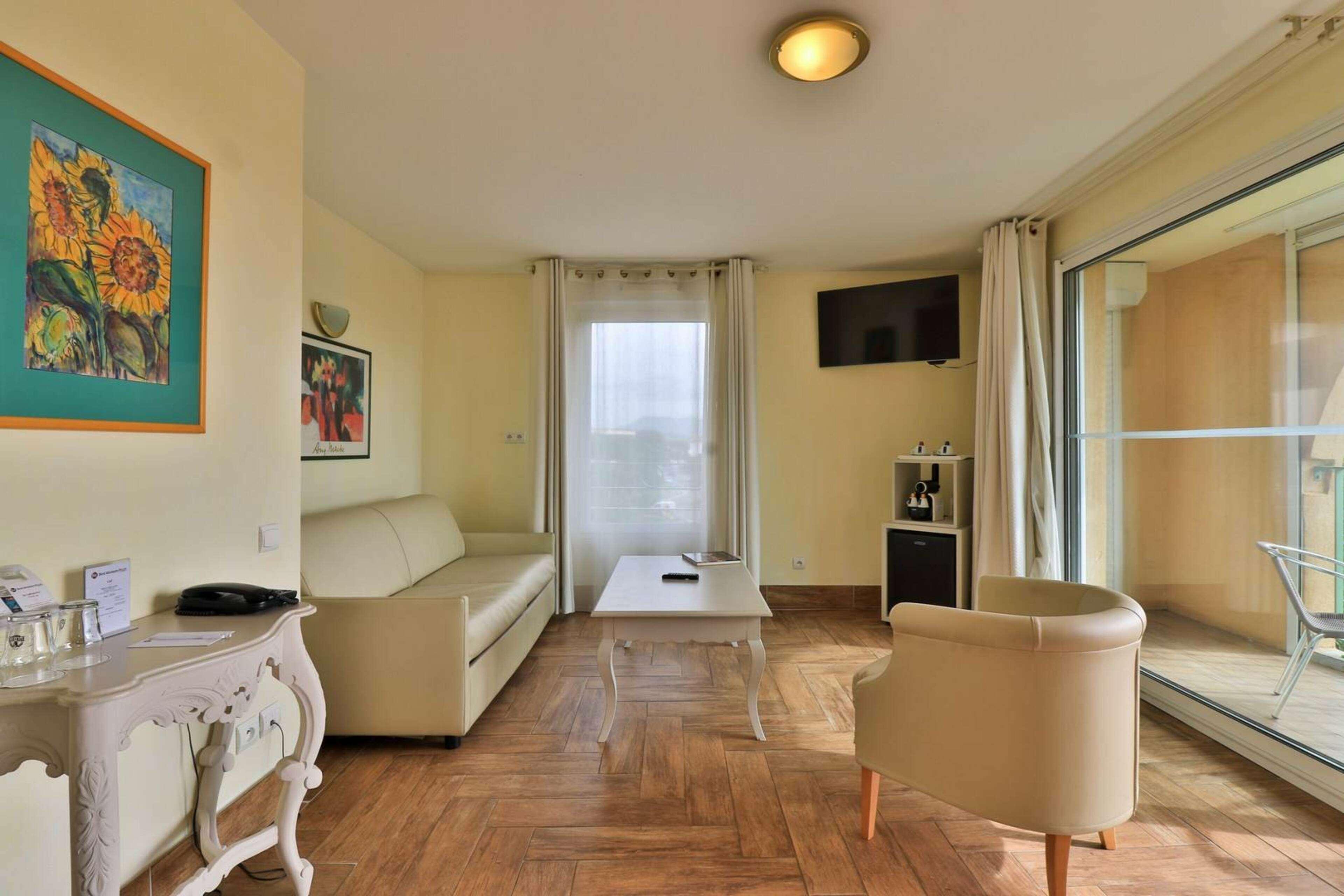Hotel Sanary, Soleil Et Jardin - Renovation Hiver 2024-25 Екстер'єр фото