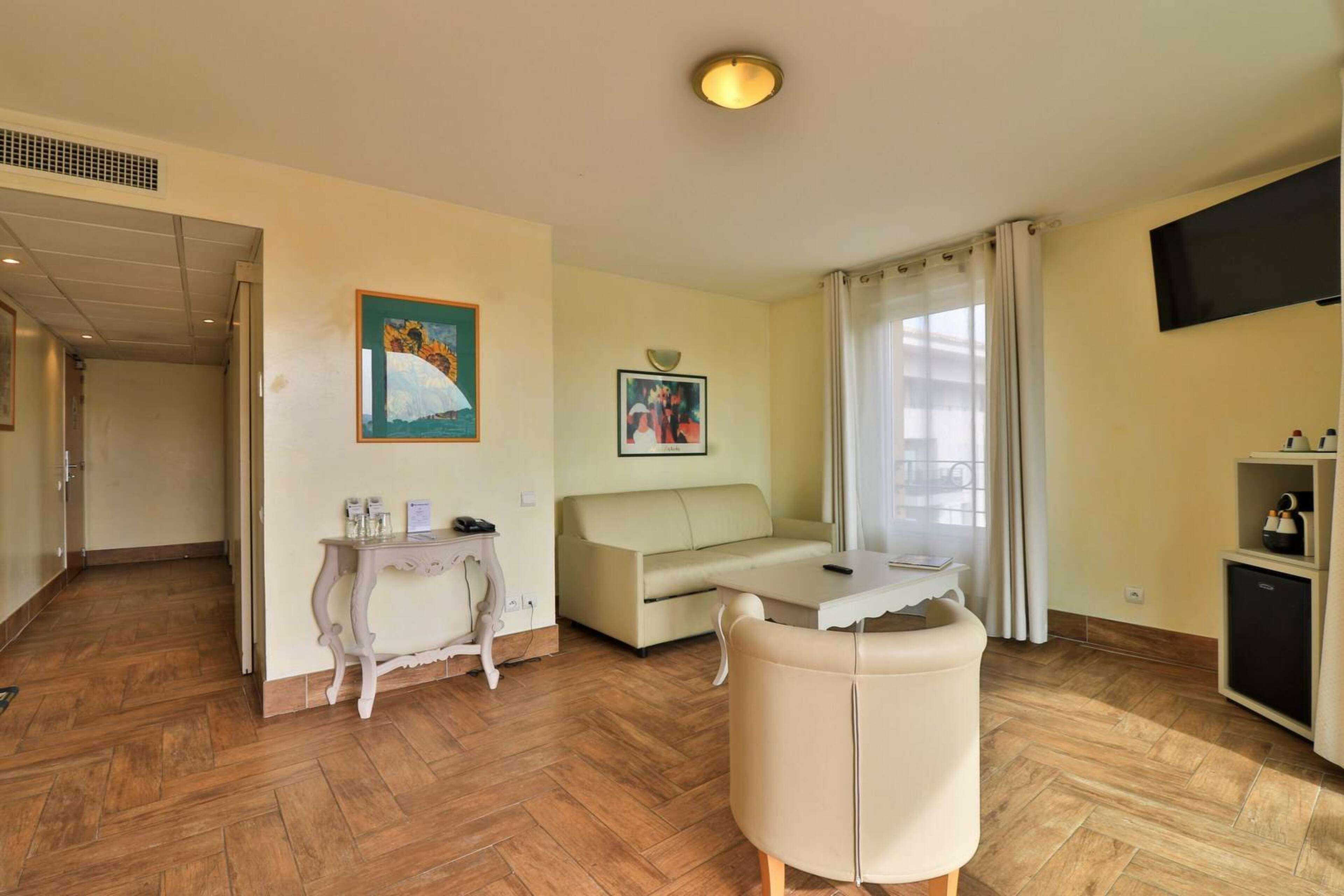Hotel Sanary, Soleil Et Jardin - Renovation Hiver 2024-25 Екстер'єр фото