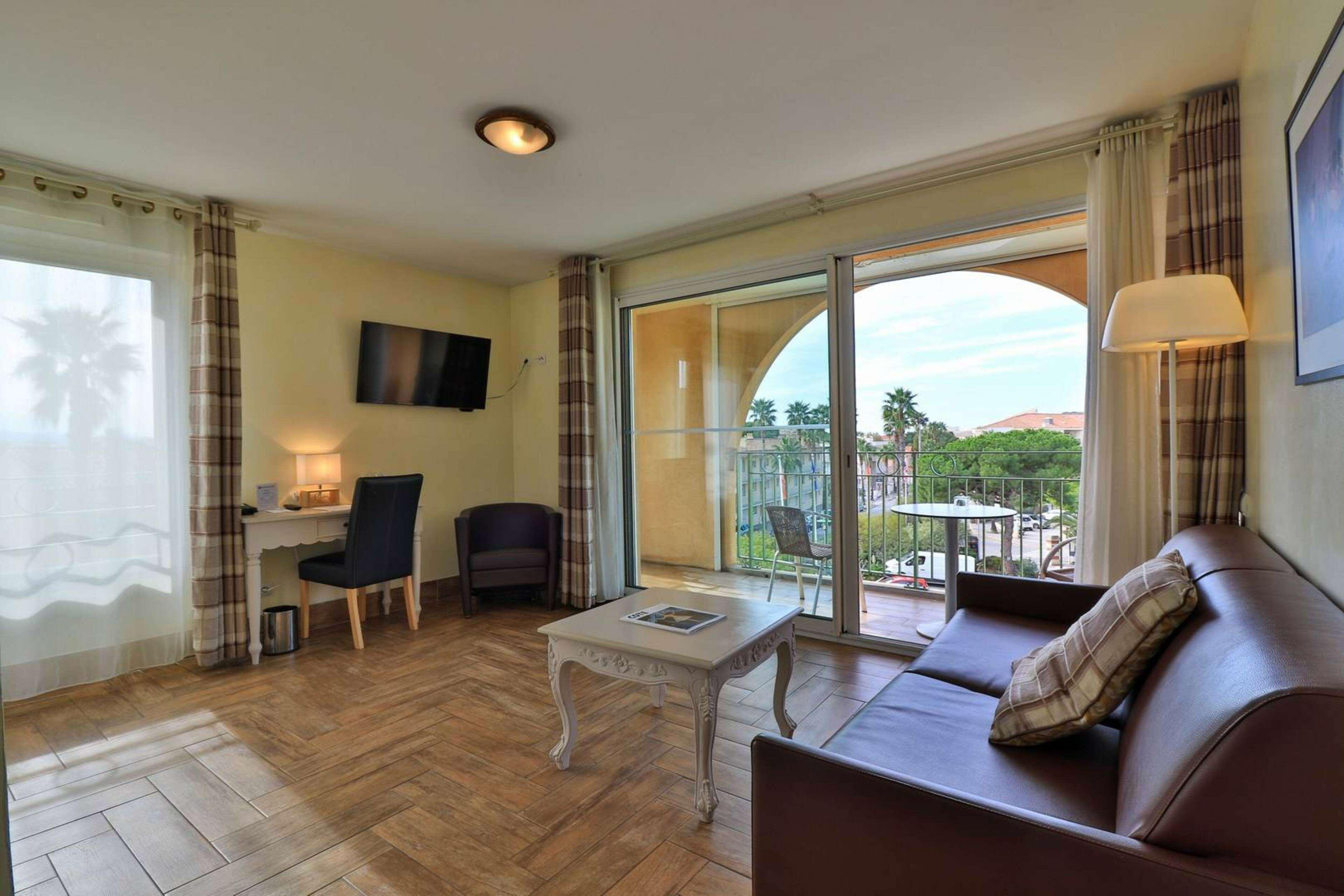 Hotel Sanary, Soleil Et Jardin - Renovation Hiver 2024-25 Екстер'єр фото