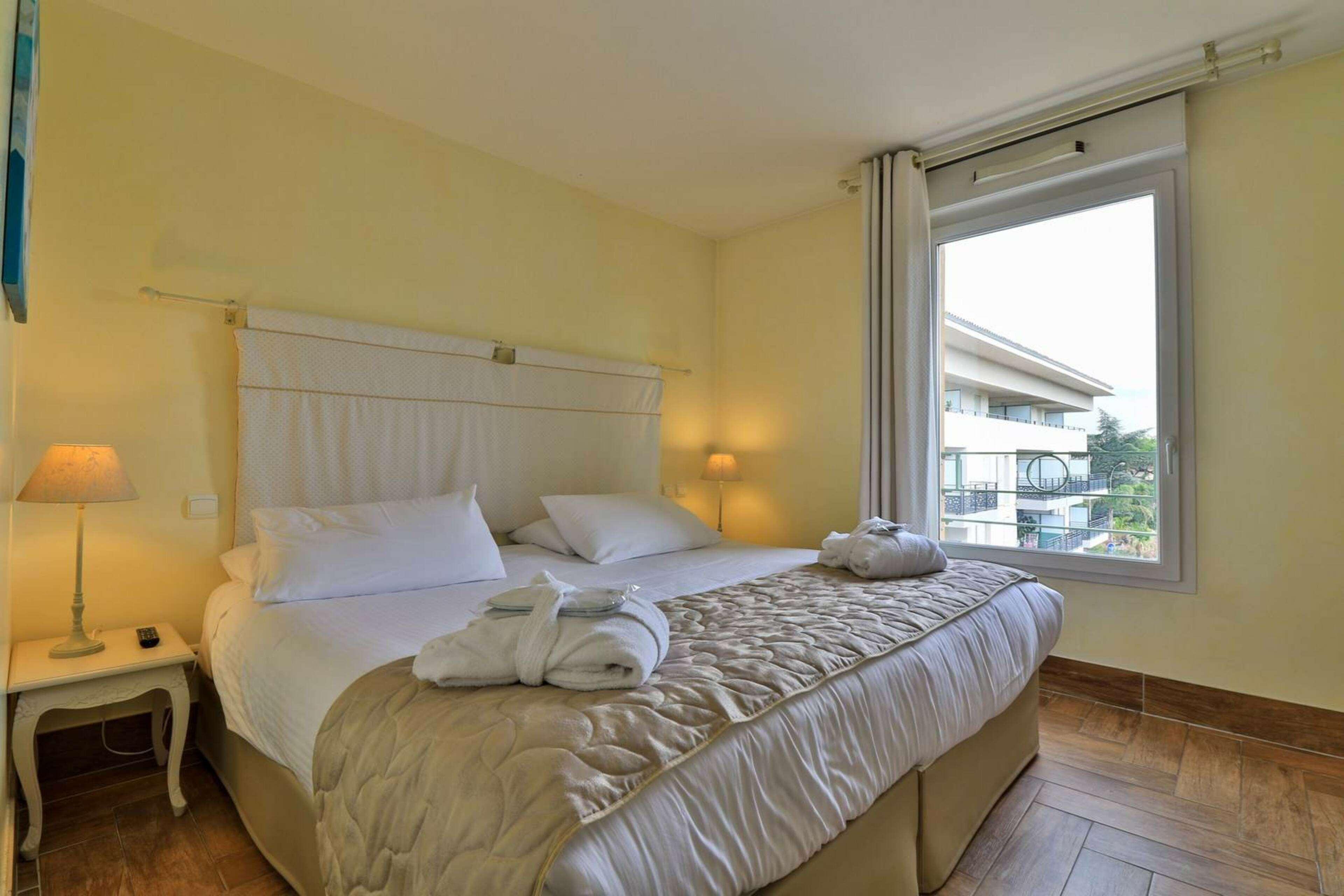 Hotel Sanary, Soleil Et Jardin - Renovation Hiver 2024-25 Екстер'єр фото