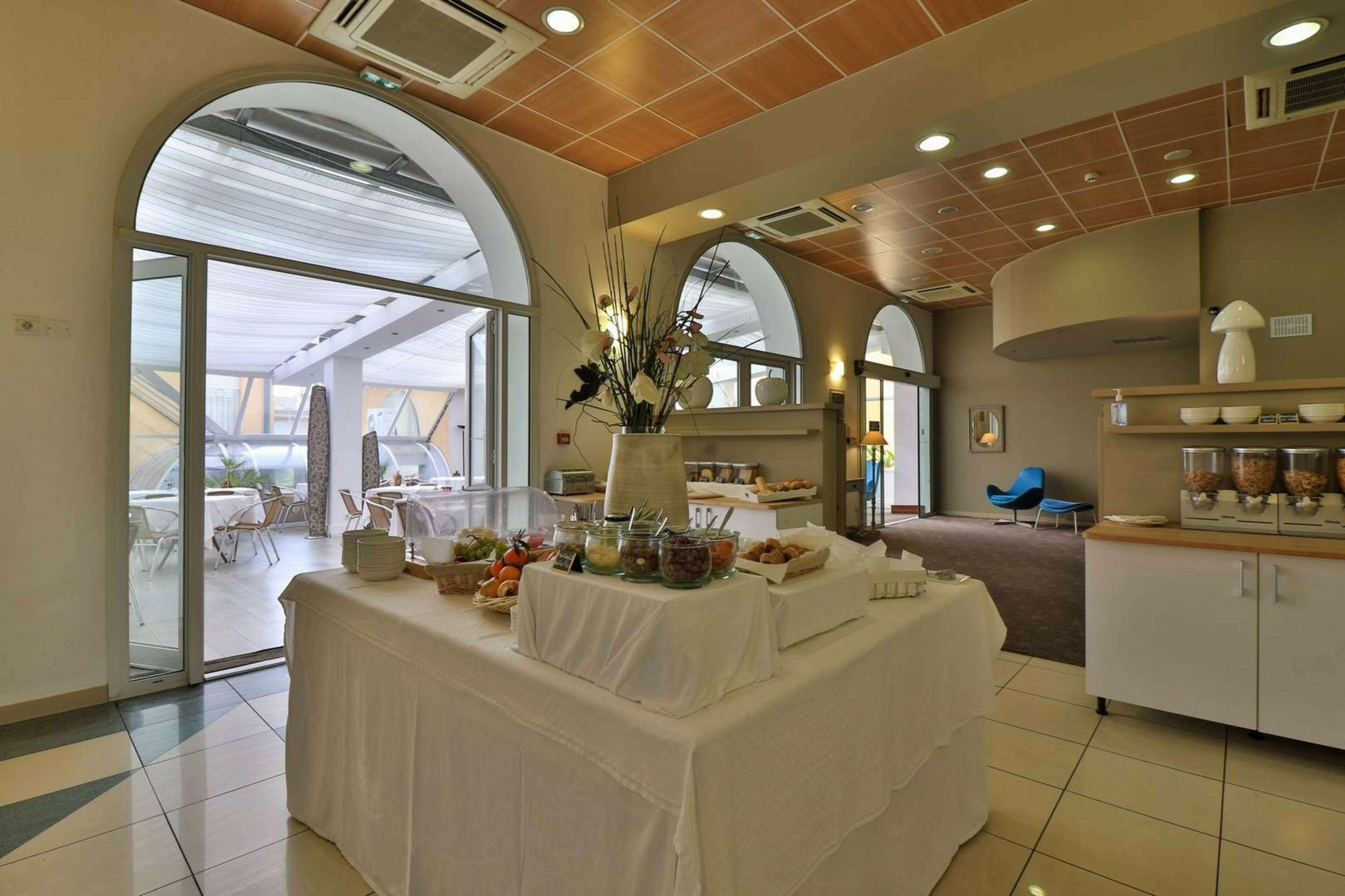 Hotel Sanary, Soleil Et Jardin - Renovation Hiver 2024-25 Екстер'єр фото