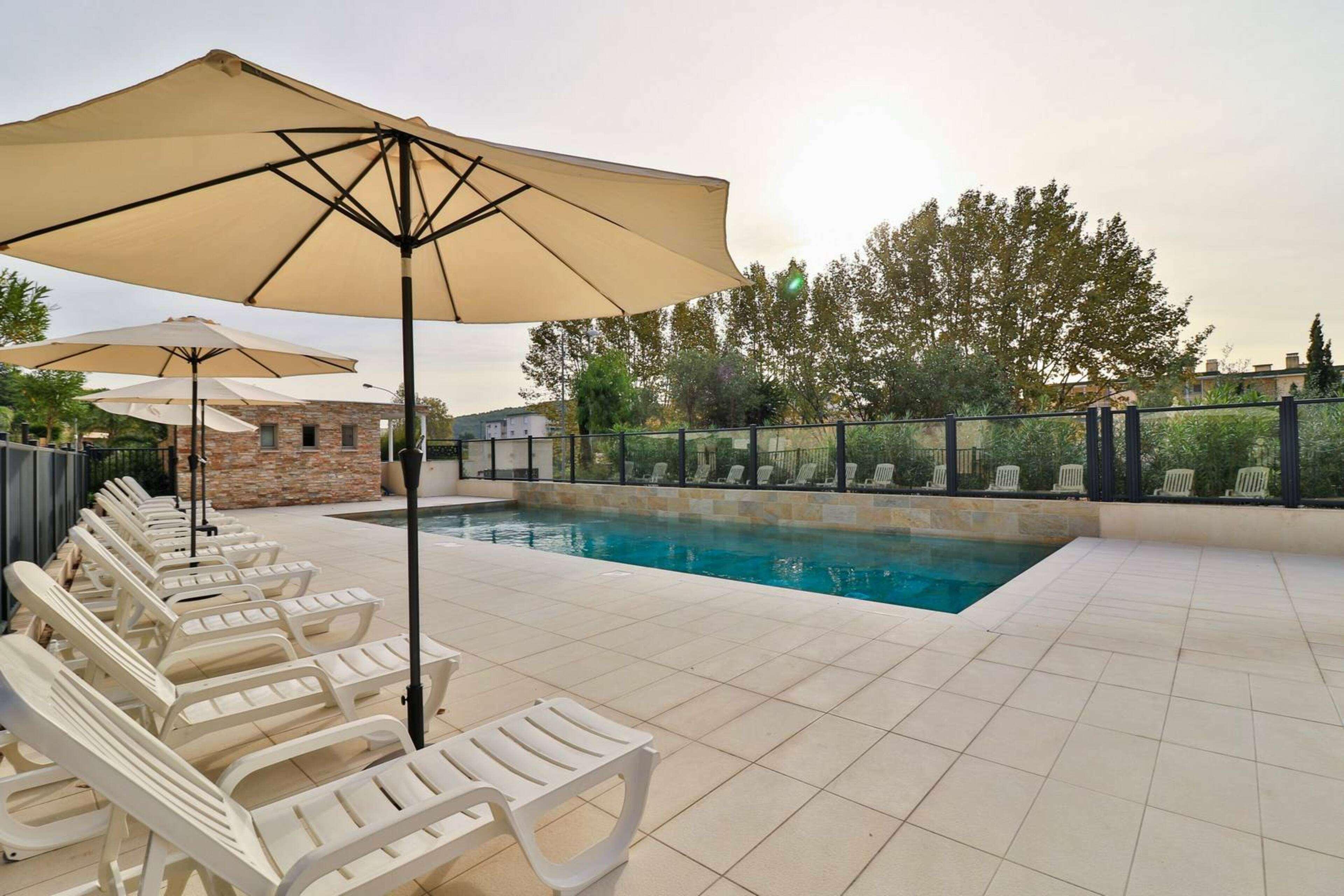 Hotel Sanary, Soleil Et Jardin - Renovation Hiver 2024-25 Екстер'єр фото