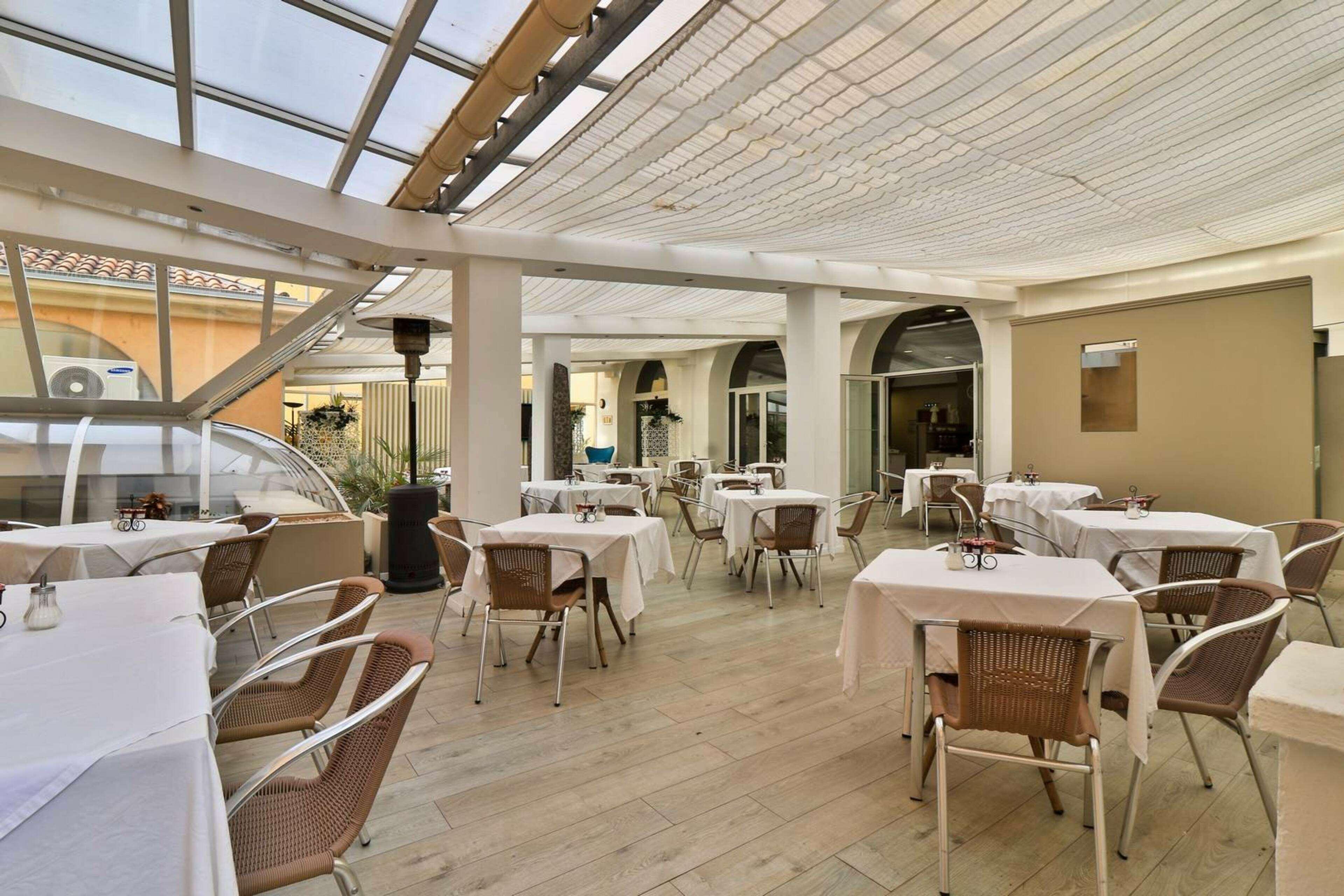 Hotel Sanary, Soleil Et Jardin - Renovation Hiver 2024-25 Ресторан фото