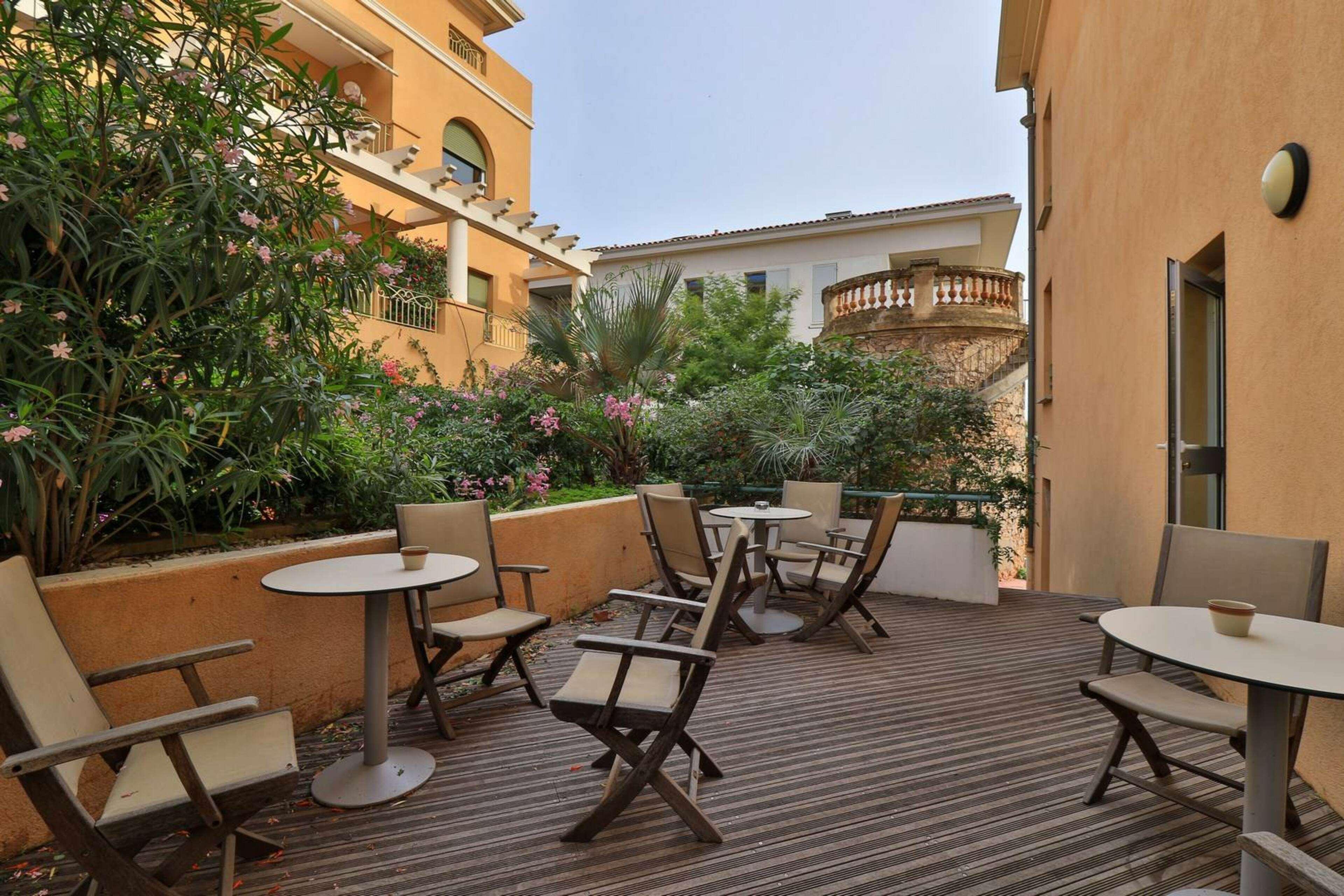Hotel Sanary, Soleil Et Jardin - Renovation Hiver 2024-25 Екстер'єр фото