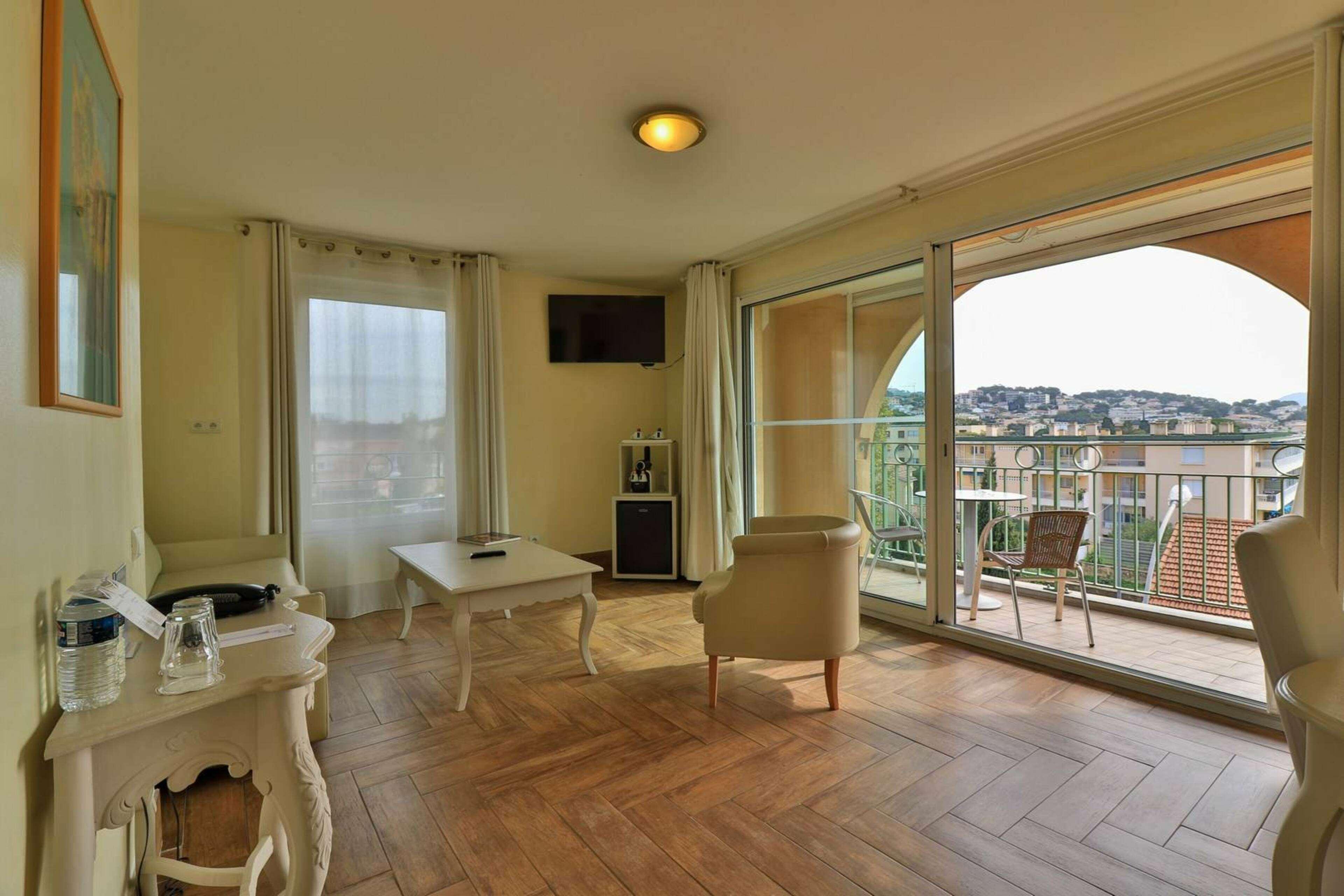 Hotel Sanary, Soleil Et Jardin - Renovation Hiver 2024-25 Екстер'єр фото